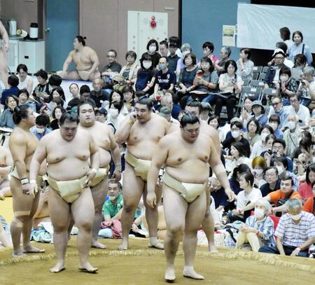 大の里　王鵬と４勝１敗　秋場所へ闘志　牛久での夏巡業「たくさんの人が集まってくれて熱気もあった」