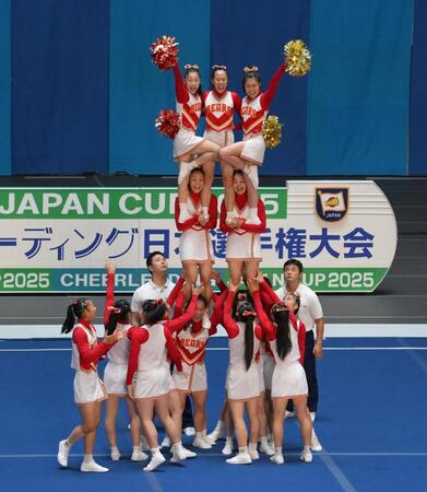 　準決勝をトップ通過した箕面自由学園の演技（撮影・伊藤笙子）