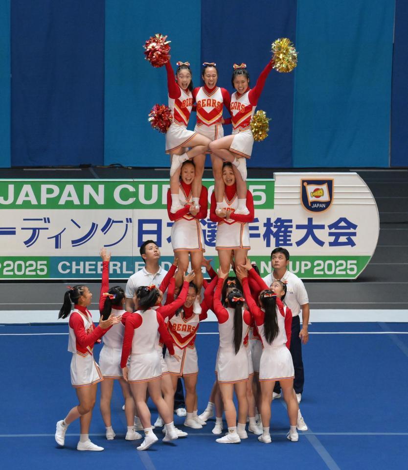 　準決勝をトップ通過した箕面自由学園の演技（撮影・伊藤笙子）