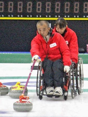 小川亜希「笑顔で終わりたい」　車いすカーリング、パラへ始動