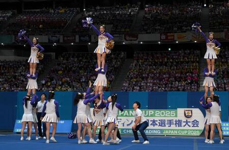 　大学部門で演技する梅花女子大（撮影・伊藤笙子）