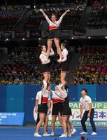 　大学部門で優勝した日体大の演技（撮影・伊藤笙子）