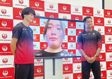 　ＪＡＬの壮行会に出席した（左から）鵜沢飛羽、北口榛花、村竹ラシッド