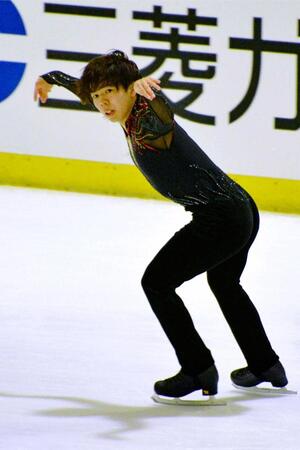 　シーズン初戦を制したフィギュアスケート男子の佐藤駿