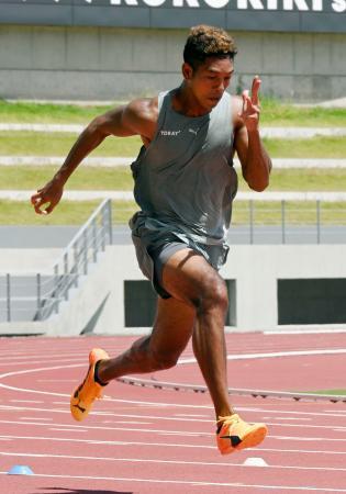 　合宿で調整する陸上男子のサニブラウン・ハキーム＝宮崎県都城市