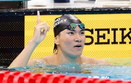 　男子４００メートル個人メドレー決勝　４分７秒２１の大会新で優勝した松下知之＝東京アクアティクスセンター