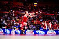 　サーブを打つ石川真佑　©Ｖｏｌｌｅｙｂａｌｌ　Ｗｏｒｌｄ