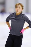 　公式練習で調整する坂本花織