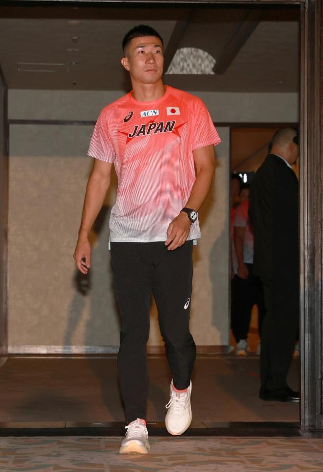 　入場する桐生祥秀（代表撮影）