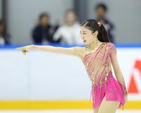 　演技を終え、ポーズを決める千葉百音（撮影・中田匡峻）