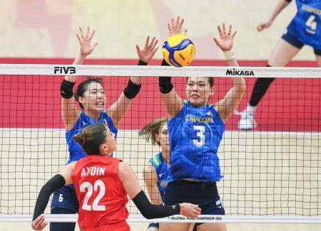 日本逆転負け、3位決定戦へ バレー女子世界選手権