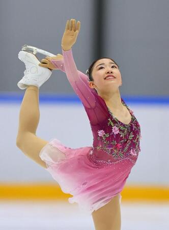 　女子フリーで演技する千葉百音