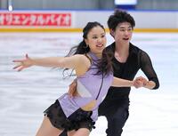 　アイスダンスＲＤで演技する吉田唄菜（左）と森田真沙也