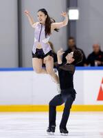 　アイスダンスＲＤで演技する吉田唄菜（左）、森田真沙也組
