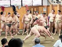 　琴桜を突き落とす大の里