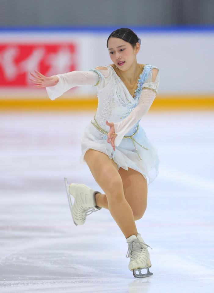 　女子フリーで演技する三宅咲綺