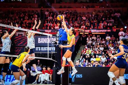 　ブラジルの高さのあるスパイク　©Ｖｏｌｌｅｙｂａｌｌ　Ｗｏｒｌｄ