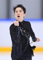 　男子フリーで演技する友野一希