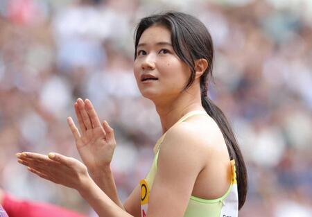 【写真】「モデルみたい世陸・美しきハードラー　髪下ろしたレア姿でＴＶ初食レポ　同期アナとロケ