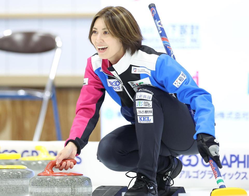 　明るい表情で練習するフォルティウス・吉村紗也香（撮影・吉澤敬太）