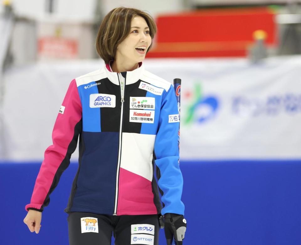 　明るい表情で練習するフォルティウス・吉村紗也香＝（撮影・吉澤敬太）