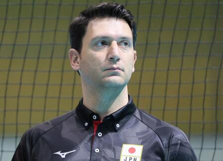 　日本代表・フェルハト・アクバシュ監督