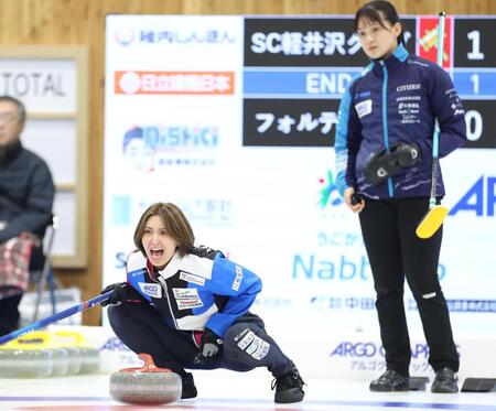 　大声で指示を出すフォルティウス・吉村紗也香（左）。右はＳＣ軽井沢クラブ・上野美優（撮影・吉澤敬太）