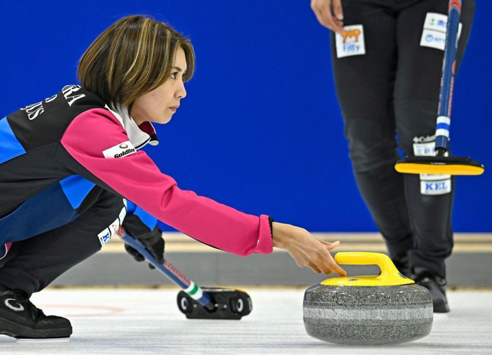 　１次リーグのＳＣ軽井沢ク戦でショットを放つフォルティウスの吉村