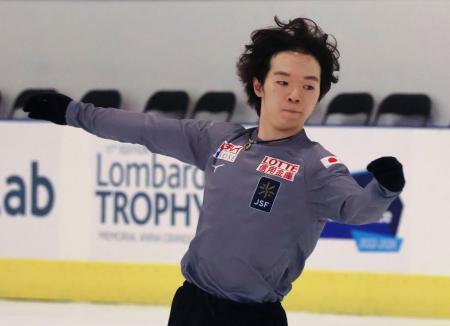 　ロンバルディア杯の公式練習で調整する鍵山優真＝ベルガモ（共同）　