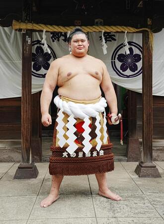 　野見宿禰神社で奉納土俵入りに臨んだ横綱大の里（代表撮影）