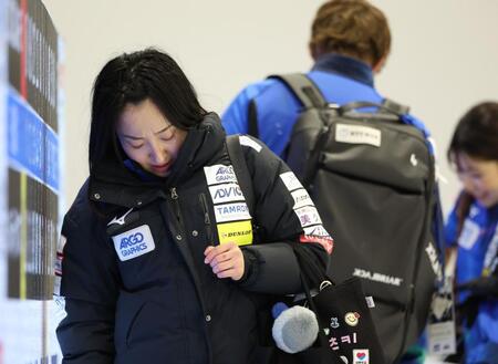 　フォルティウスに敗れ、うつむくロコ・ソラーレの藤沢五月（撮影・吉澤敬太）