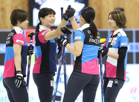 　ＳＣ軽井沢クラブ戦、得点を奪い喜ぶフォルティウス（撮影・吉澤敬太）