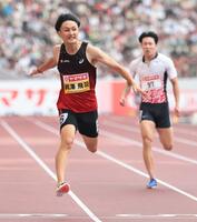 　日本選手権の男子２００メートル決勝で優勝した鵜沢飛羽＝７月６日