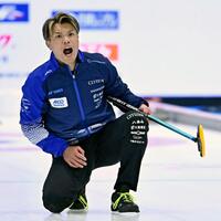 　コンサドーレとの第４戦で指示を出すＳＣ軽井沢クの山口