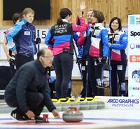 　ＳＣ軽井沢クラブ戦前のＤＳＣでハイスコアをマークし、喜ぶフォルティウス（撮影・吉澤敬太）