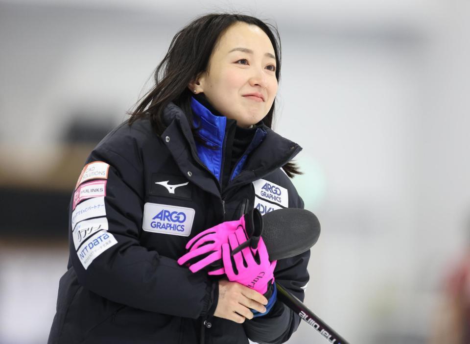 　ＳＣ軽井沢クラブ戦中、ほほ笑むロコ・ソラーレの藤沢五月（撮影・吉澤敬太）