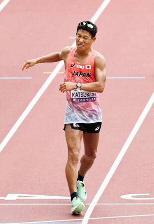 　３位でゴールする勝木隼人