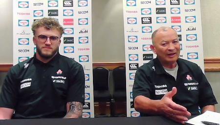 　オンラインで記者会見するラグビー日本代表のジョーンズＨＣ（右）とディアンズ主将＝１２日（共同）