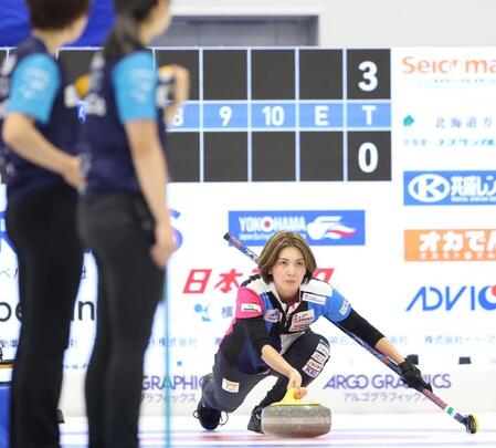 　ＳＣ軽井沢クラブ戦、ストーンを投じるフォルティウス・吉村紗也香（撮影・吉澤敬太）