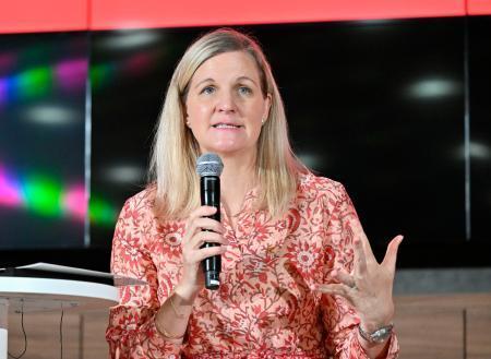 国際女性スポーツフォーラム開催 IOC会長「リーダーシップを」