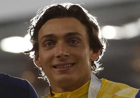 【写真】世界記録保持者 妻は驚異的ブロンド美女 競技前日もイチャイチャの余裕