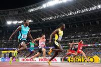 　男子１００メートル予選でゴールする桐生祥秀（左から３人目）