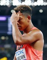 　男子１００メートル予選を終え悔しそうな表情を見せるサニブラウン・ハキーム