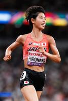 　女子１万メートルで力走する広中璃梨佳