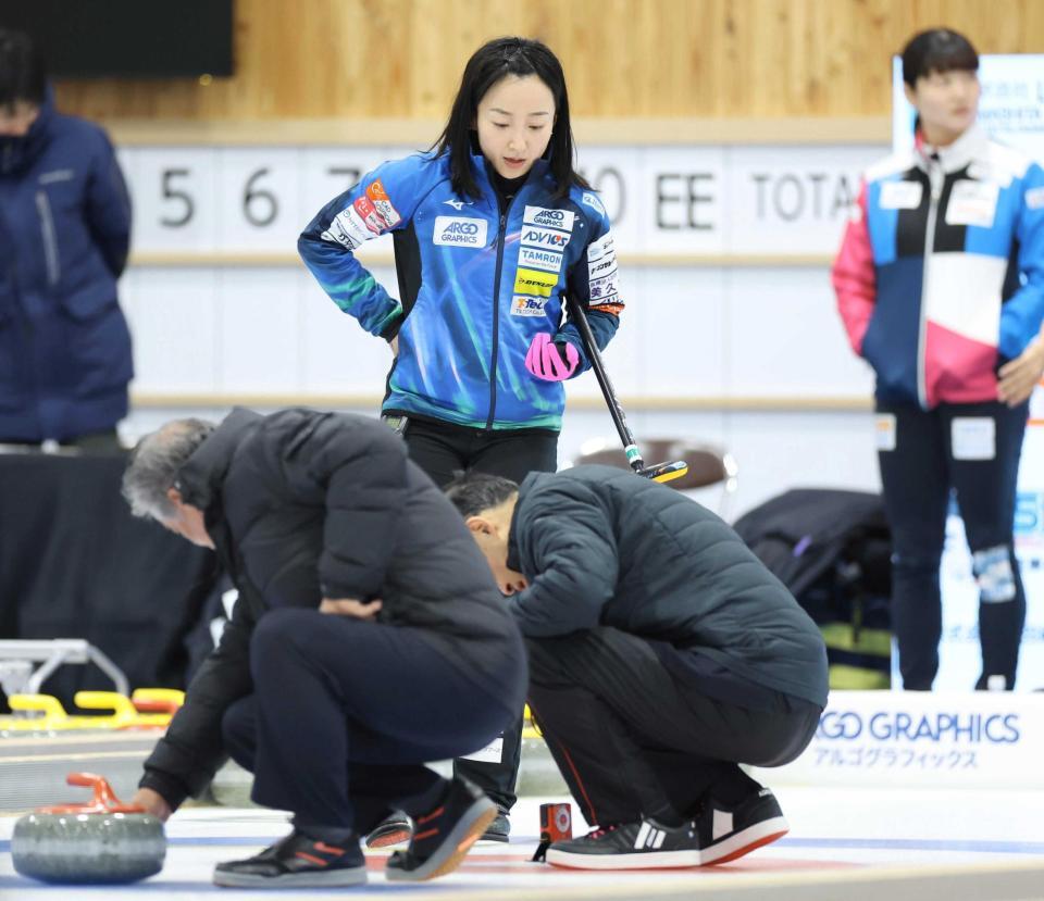 　フォルティウス戦前のショットの計測を見つめる藤沢