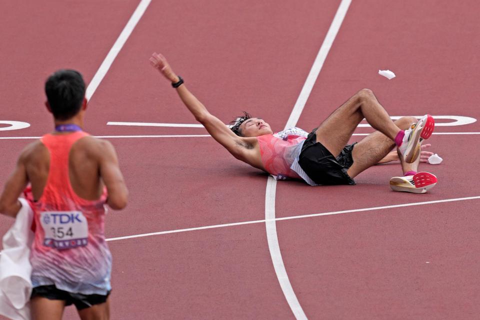 　ゴール後、倒れ込む川野将虎