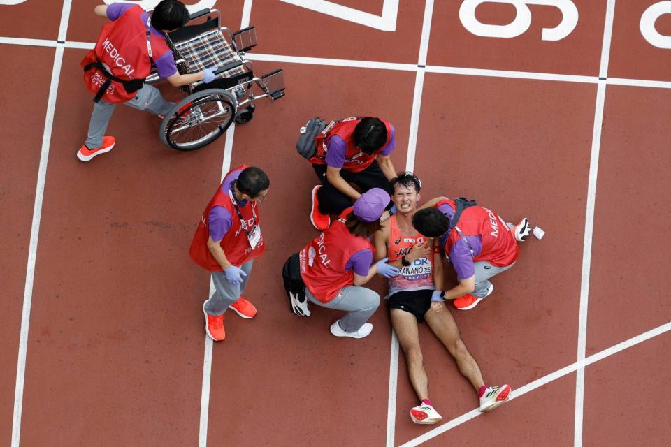 　ゴール後、倒れ込む川野将虎