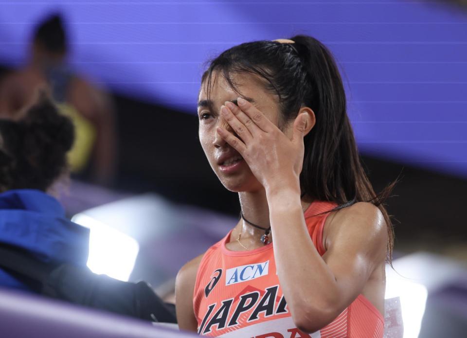 　女子１５００メートル予選で敗れ、引き揚げる田中希実（撮影・石井剣太郎）