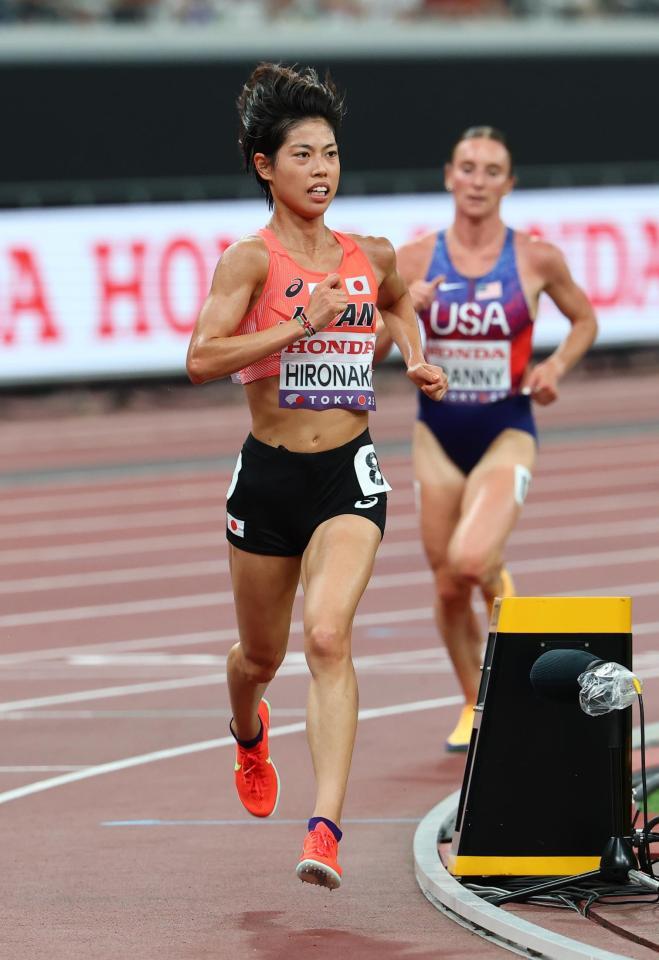 　女子１万メートルで力走する広中璃梨佳