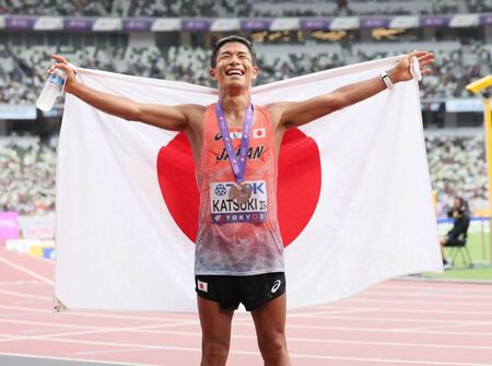 日本勢メダル1号!勝木隼人 2人の子供に届けた銅「取れてほっとしている」“暑熱対策の鬼”と化し体づくり 35キロ競歩